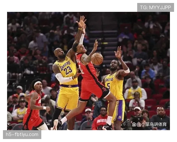 毕比挡拆拉开空间助詹姆斯提升关键时刻得分效率